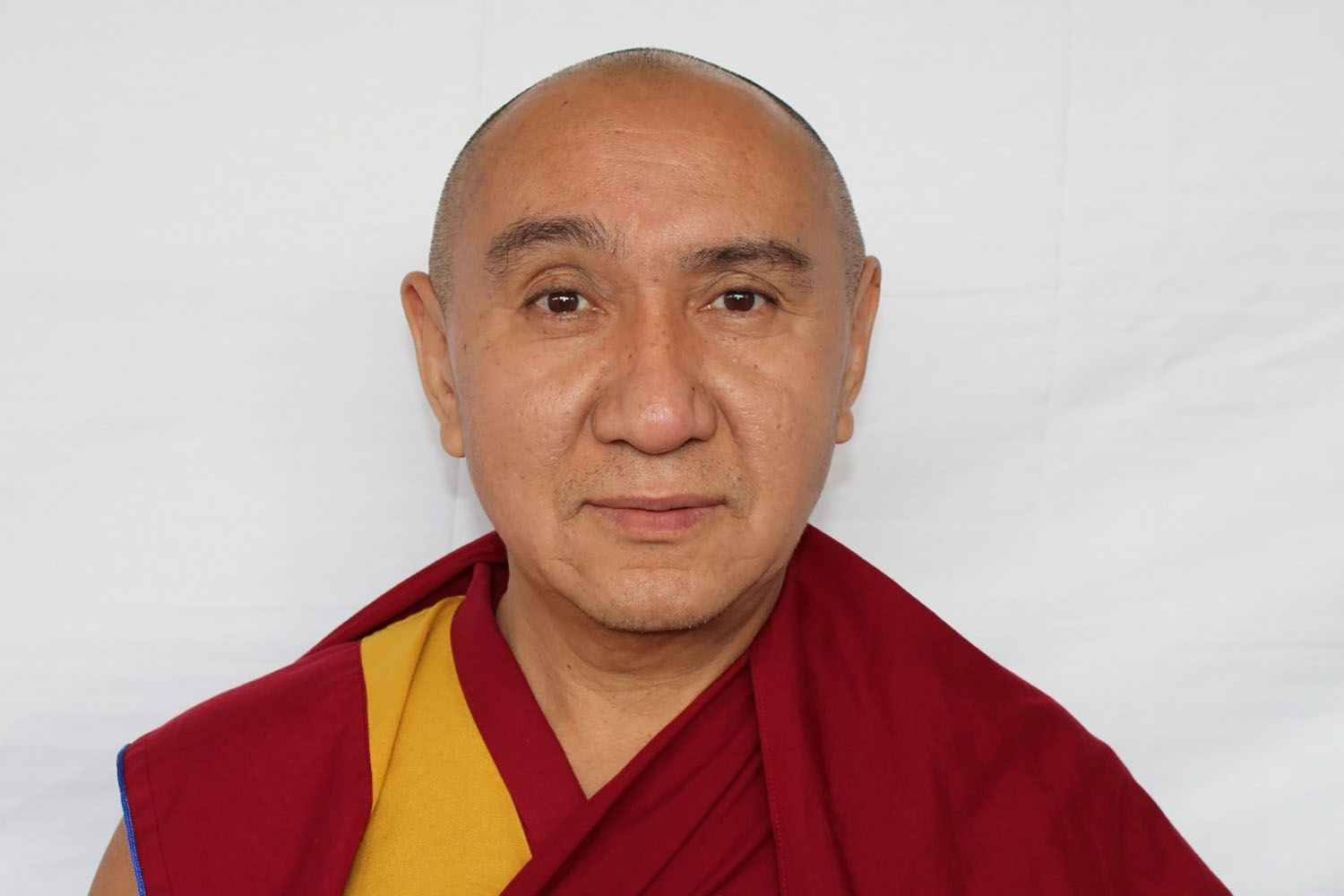 བླ་མ་དབུ་མཛད་གསར་བསྐོ་གནང་། 