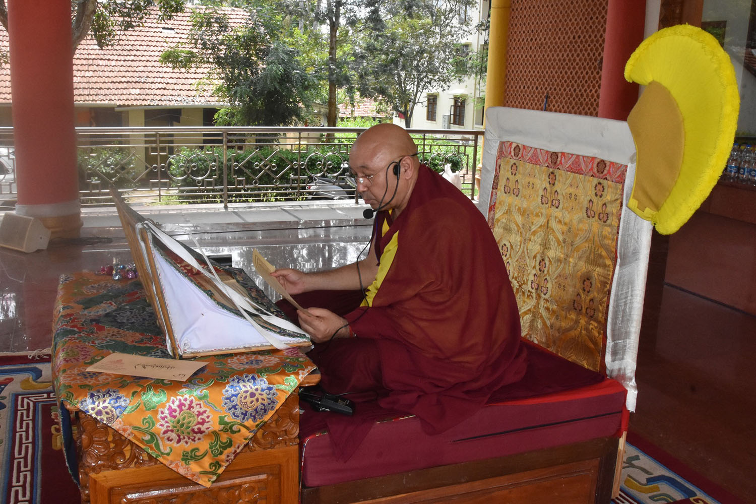 མཁན་པོ་གསར་པ་ཁྲི་འདོན་གནང་།