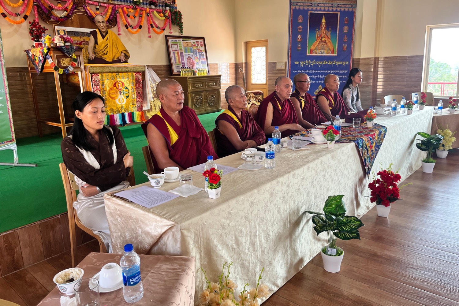 ཟླ་གཅིག་ཆོས་རིག་ཟབ་སྦྱོང་དགུ་པའི་མཛད་སྒོ།