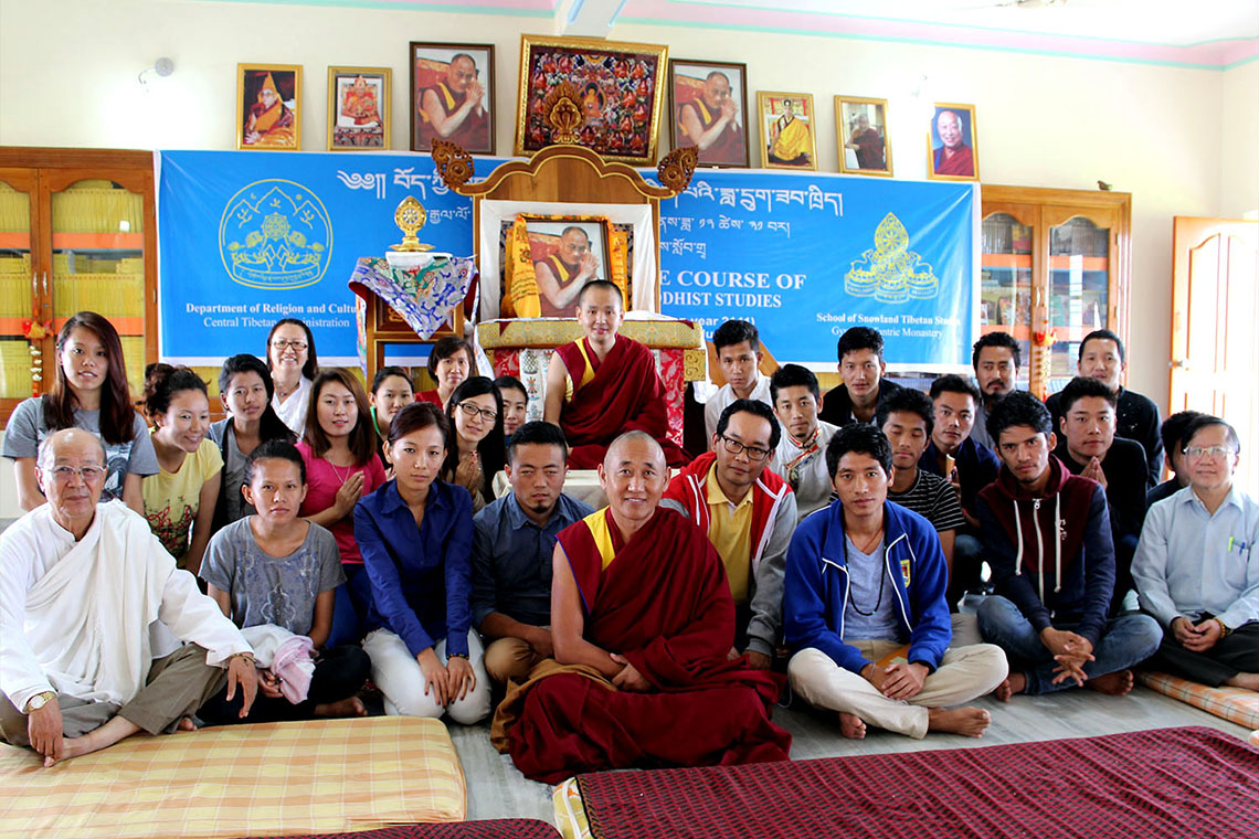 ཟླ་དྲུག་ཟབ་སྦྱོང་དང་པོ་དབུ་ཚུགས་པ།